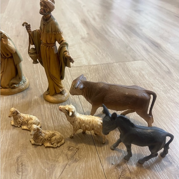 Italy Depose Nativity Set - Picture 4 of 9